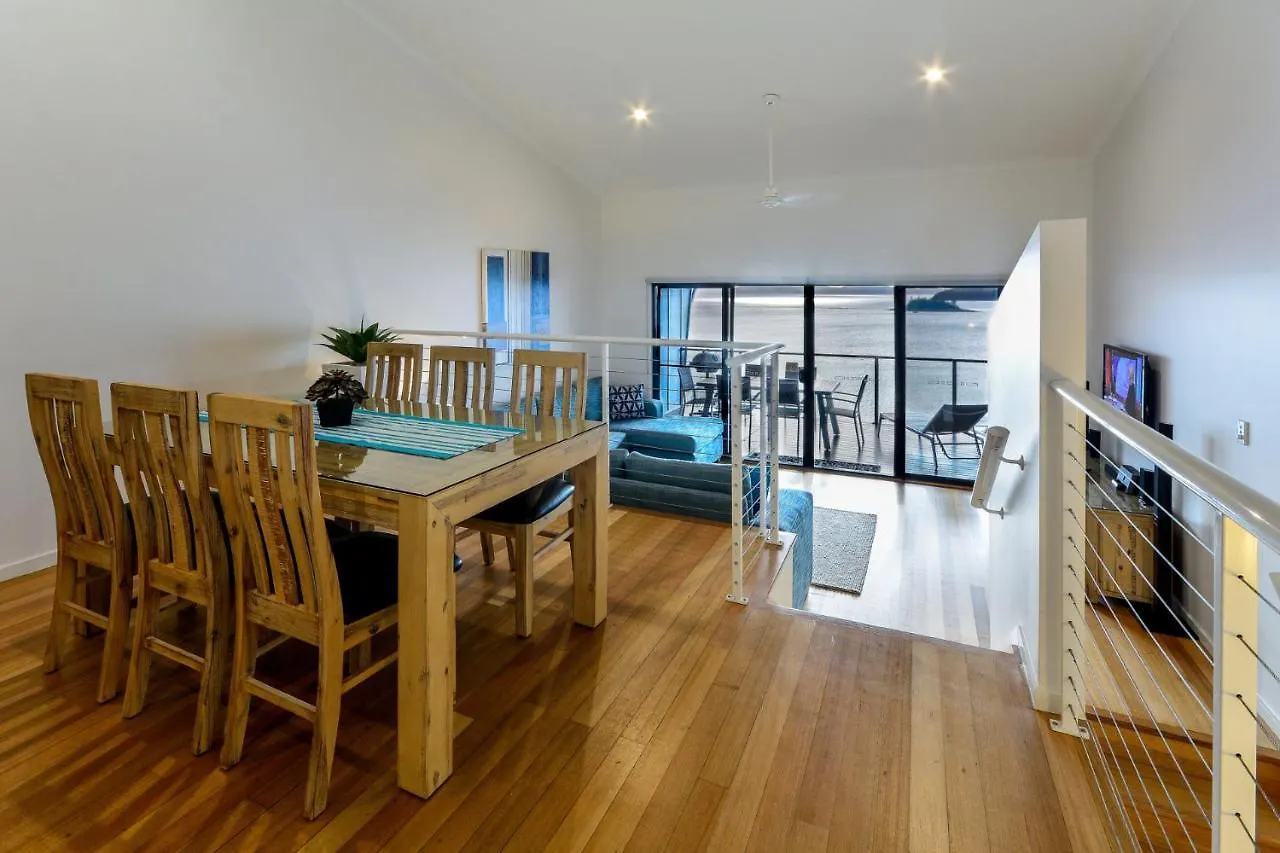 Shorelines 31 Renovated Upmarket Two Bedroom Apartment With Ocean Views And Buggy Hamilton Island