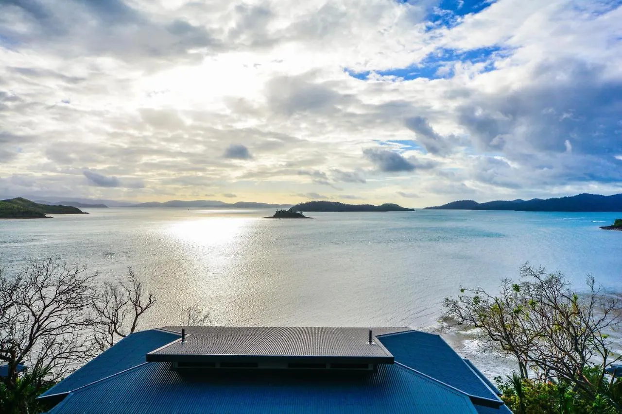 Shorelines 31 Renovated Upmarket Two Bedroom Apartment With Ocean Views And Buggy Hamilton Island 0*,