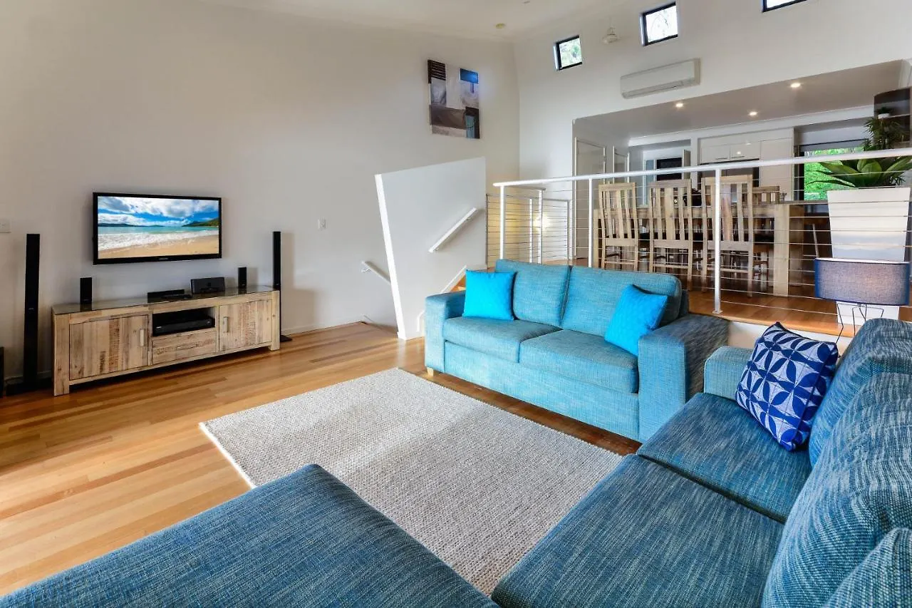 Shorelines 31 Renovated Upmarket Two Bedroom Apartment With Ocean Views And Buggy Hamilton Island