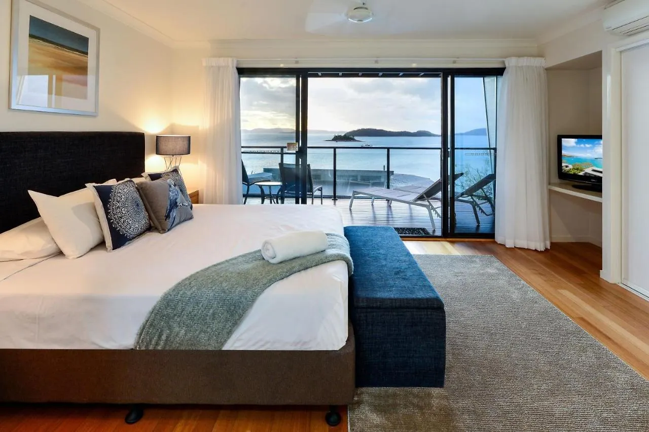 Shorelines 31 Renovated Upmarket Two Bedroom Apartment With Ocean Views And Buggy Hamilton Island