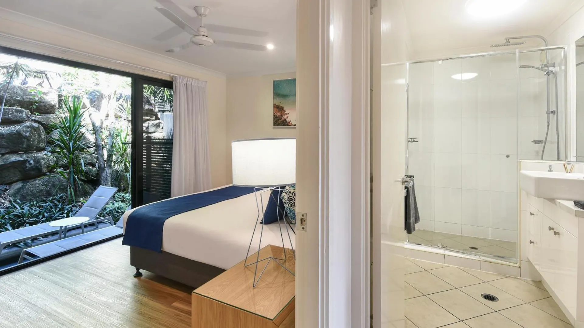 Shorelines 31 Renovated Upmarket Two Bedroom Apartment With Ocean Views And Buggy Hamilton Island