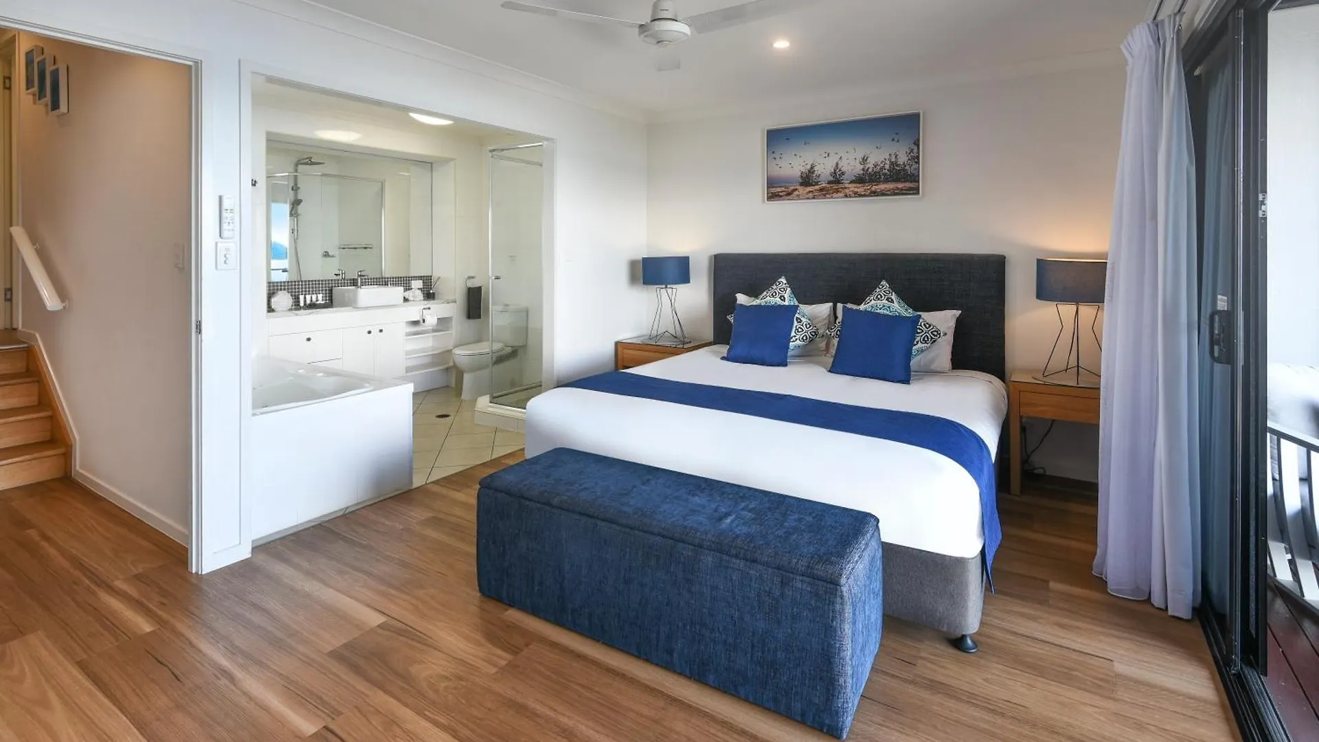 Shorelines 31 Renovated Upmarket Two Bedroom Apartment With Ocean Views And Buggy Hamilton Island