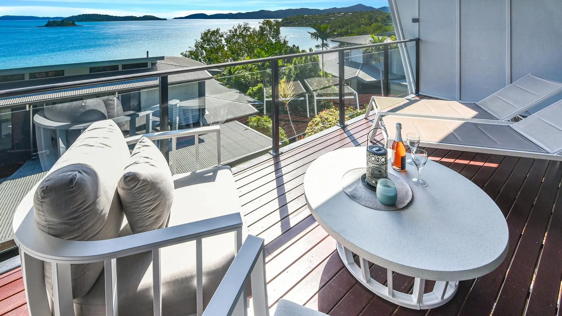 Shorelines 31 Renovated Upmarket Two Bedroom Apartment With Ocean Views And Buggy Île Hamilton 0*,  Australie