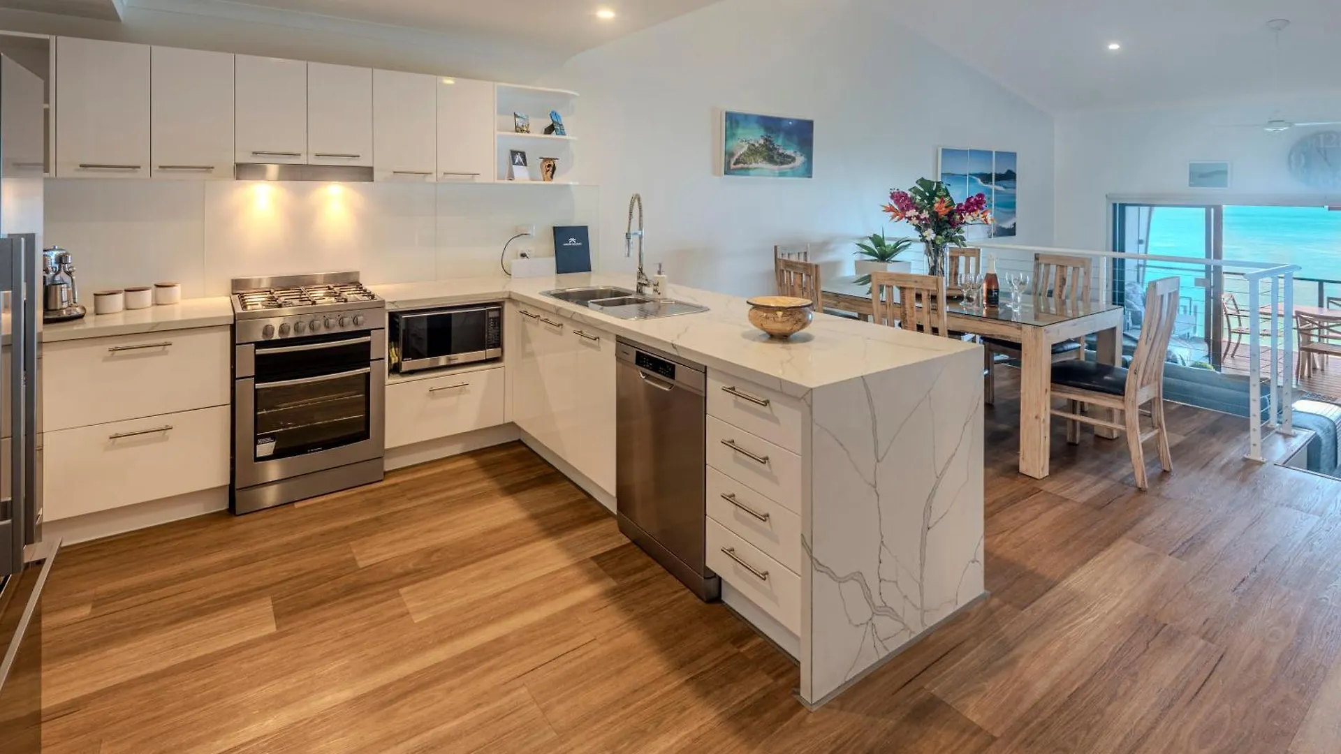 Shorelines 31 Renovated Upmarket Two Bedroom Apartment With Ocean Views And Buggy Île Hamilton 0*,