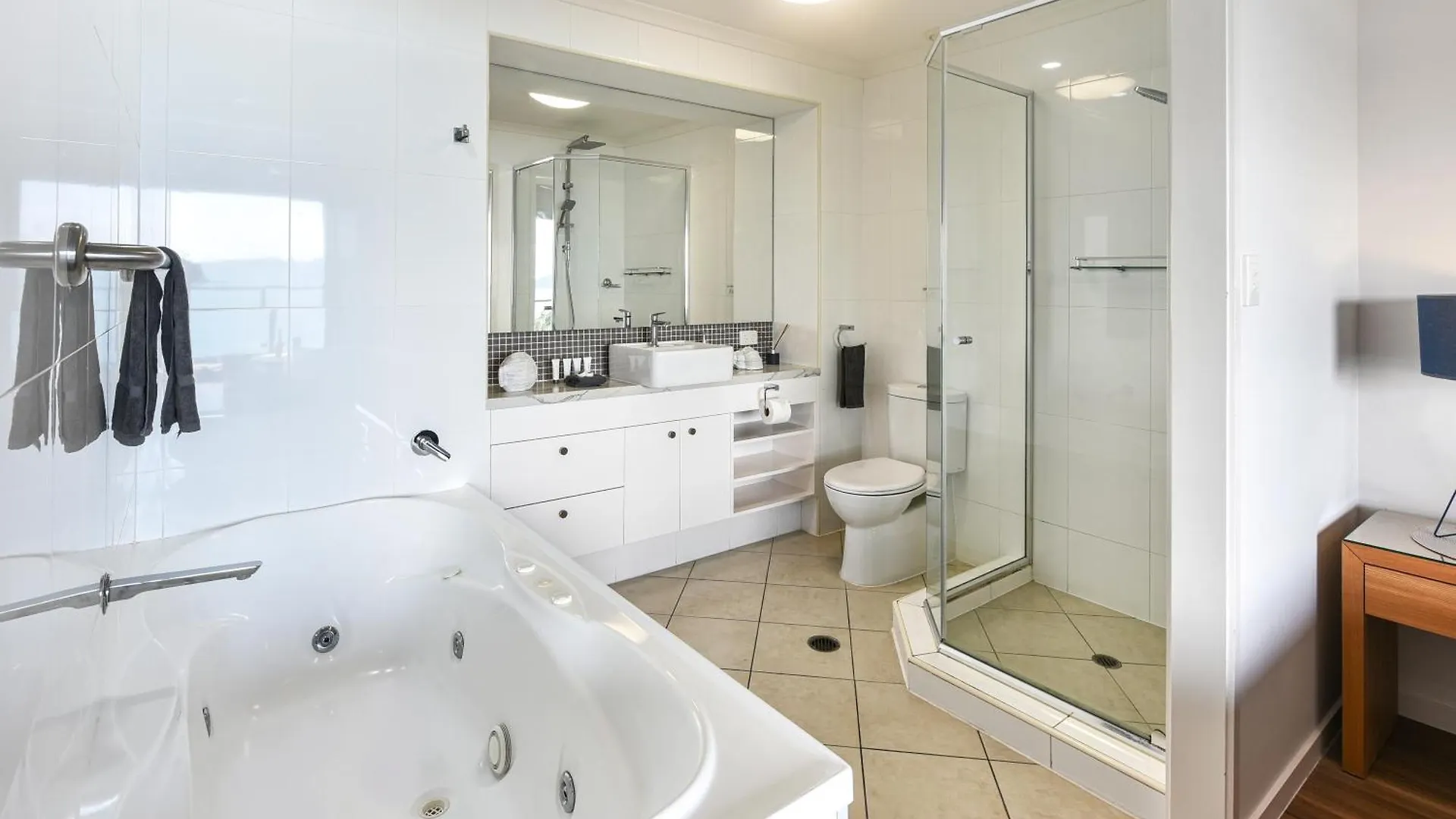 Shorelines 31 Renovated Upmarket Two Bedroom Apartment With Ocean Views And Buggy Île Hamilton Australie