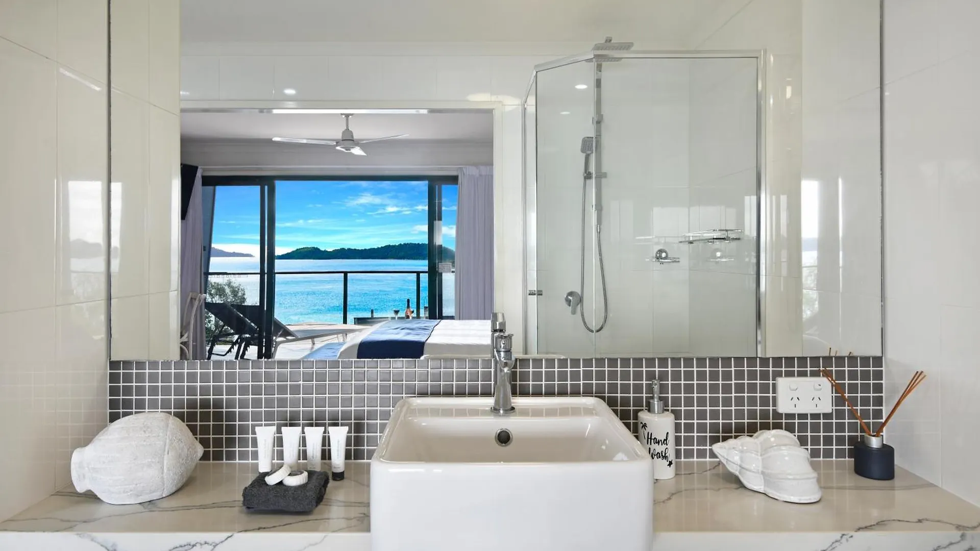 Shorelines 31 Renovated Upmarket Two Bedroom Apartment With Ocean Views And Buggy Île Hamilton Australie
