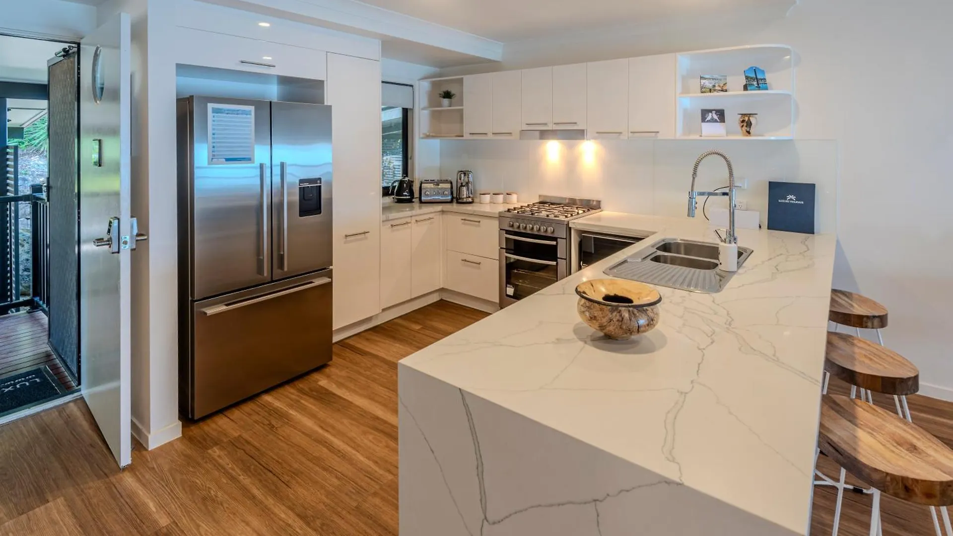 Shorelines 31 Renovated Upmarket Two Bedroom Apartment With Ocean Views And Buggy Île Hamilton