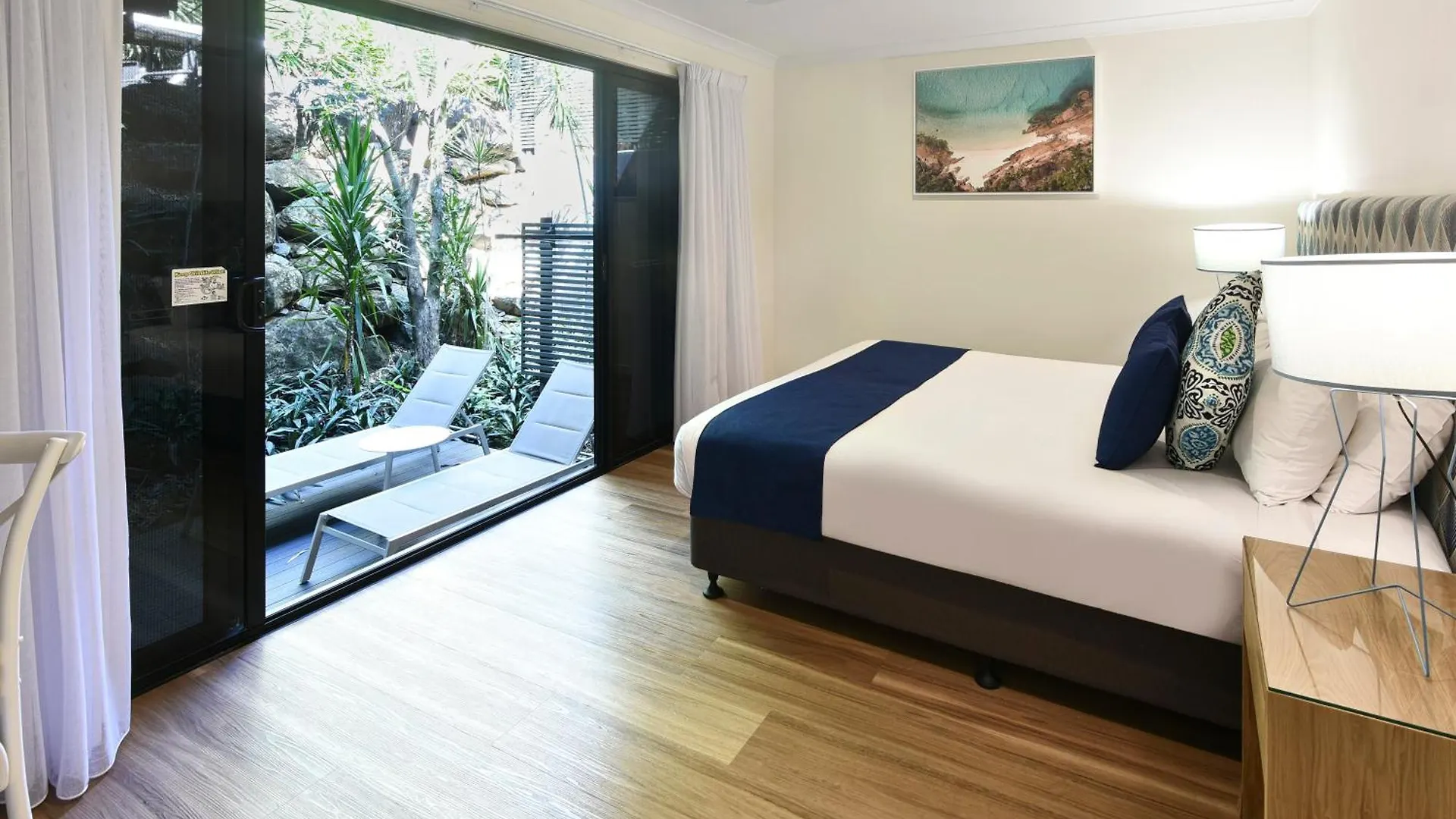 Shorelines 31 Renovated Upmarket Two Bedroom Apartment With Ocean Views And Buggy Île Hamilton